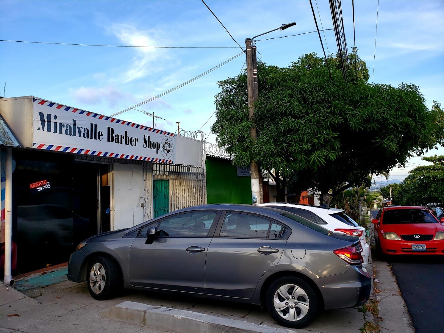 Miralvalle Barber Shop - San Salvador